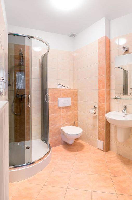 Vera Hotel Sulechów Екстериор снимка
