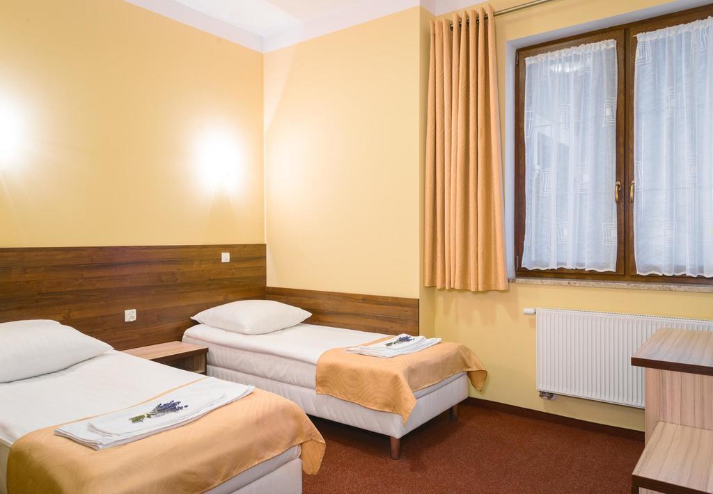 Vera Hotel Sulechów Екстериор снимка