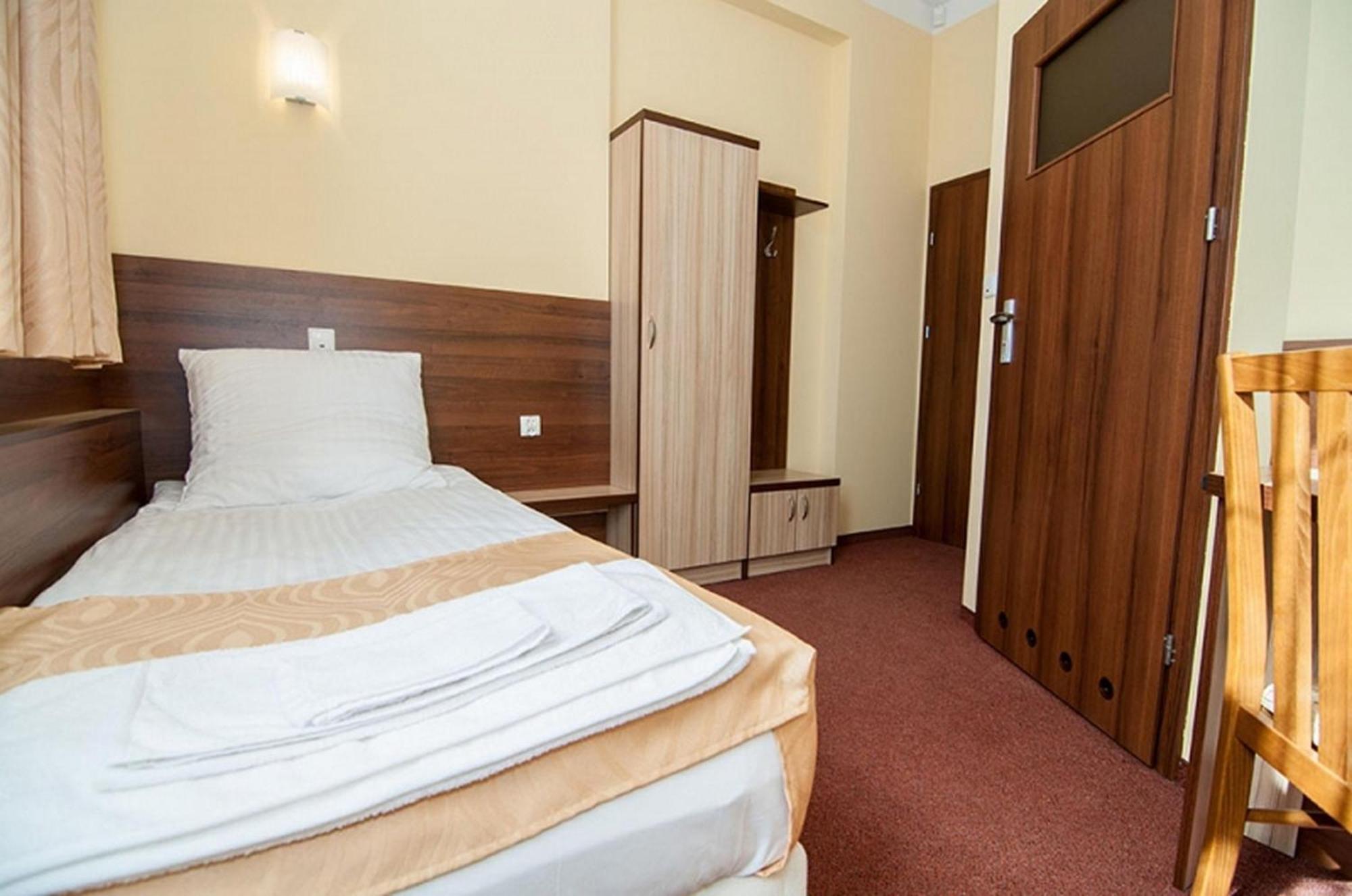 Vera Hotel Sulechów Екстериор снимка